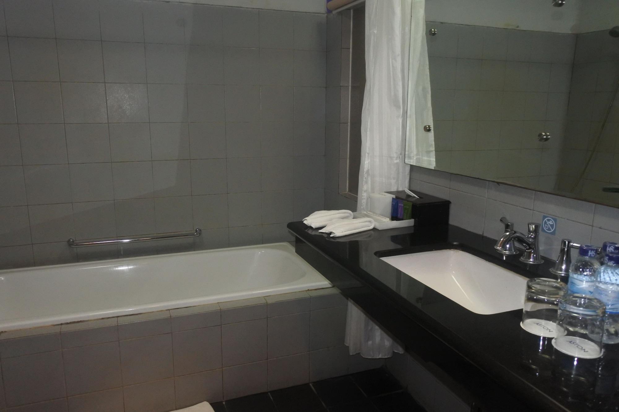 Aston Ketapang City Hotel Exterior photo